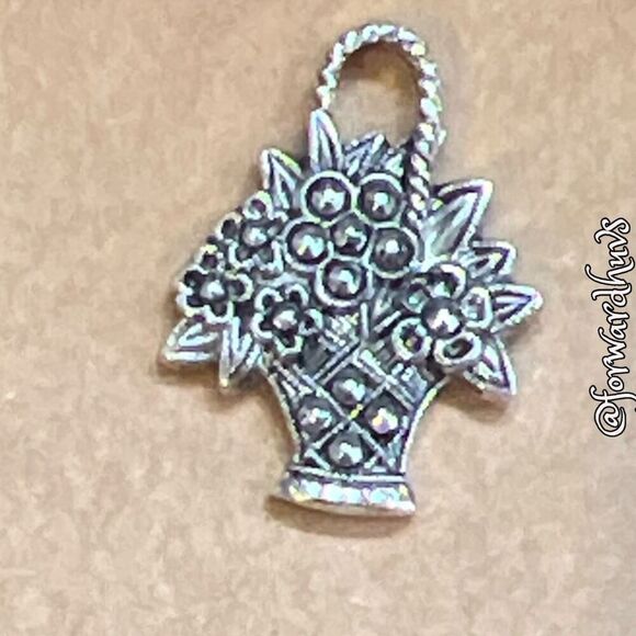 Bundle Sale 3 for $15 | Small Basket of Flowers Pin - Picture 6 of 8